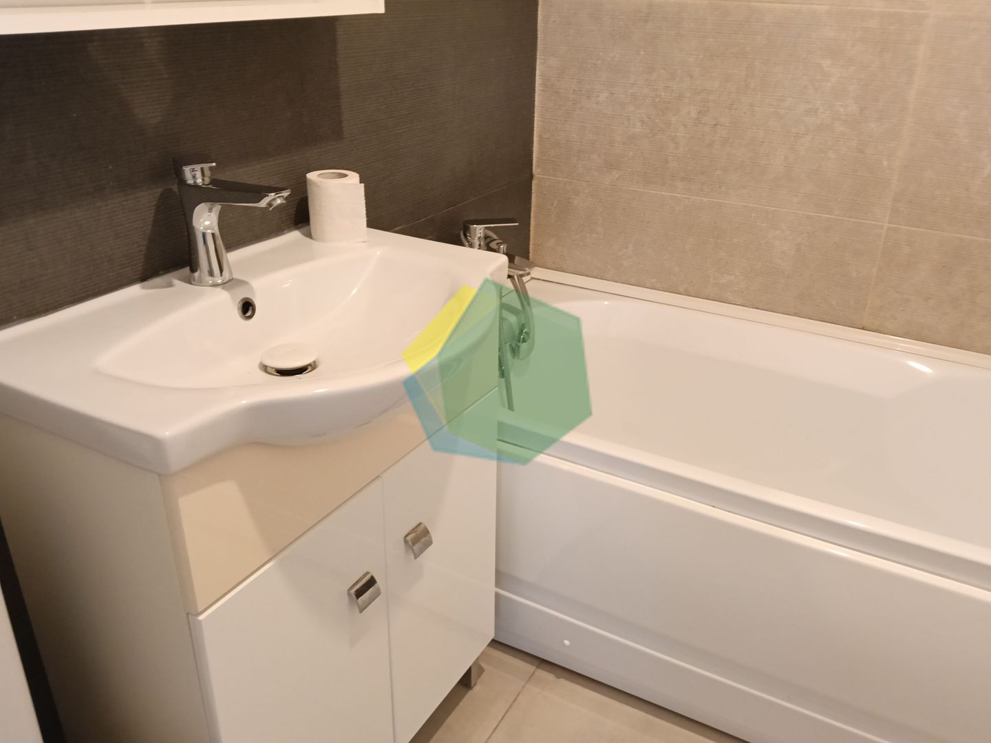 Apartament cu living generos și terasă, disponibil imediat – Otopeni - Poză 8