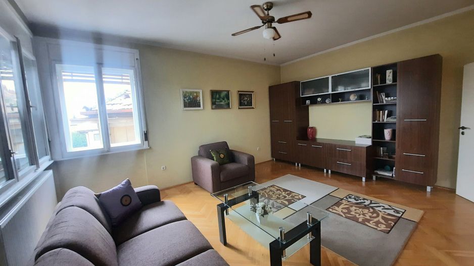 Apartament frumos si renovat cu garaj - zona Medicina - Poză 13