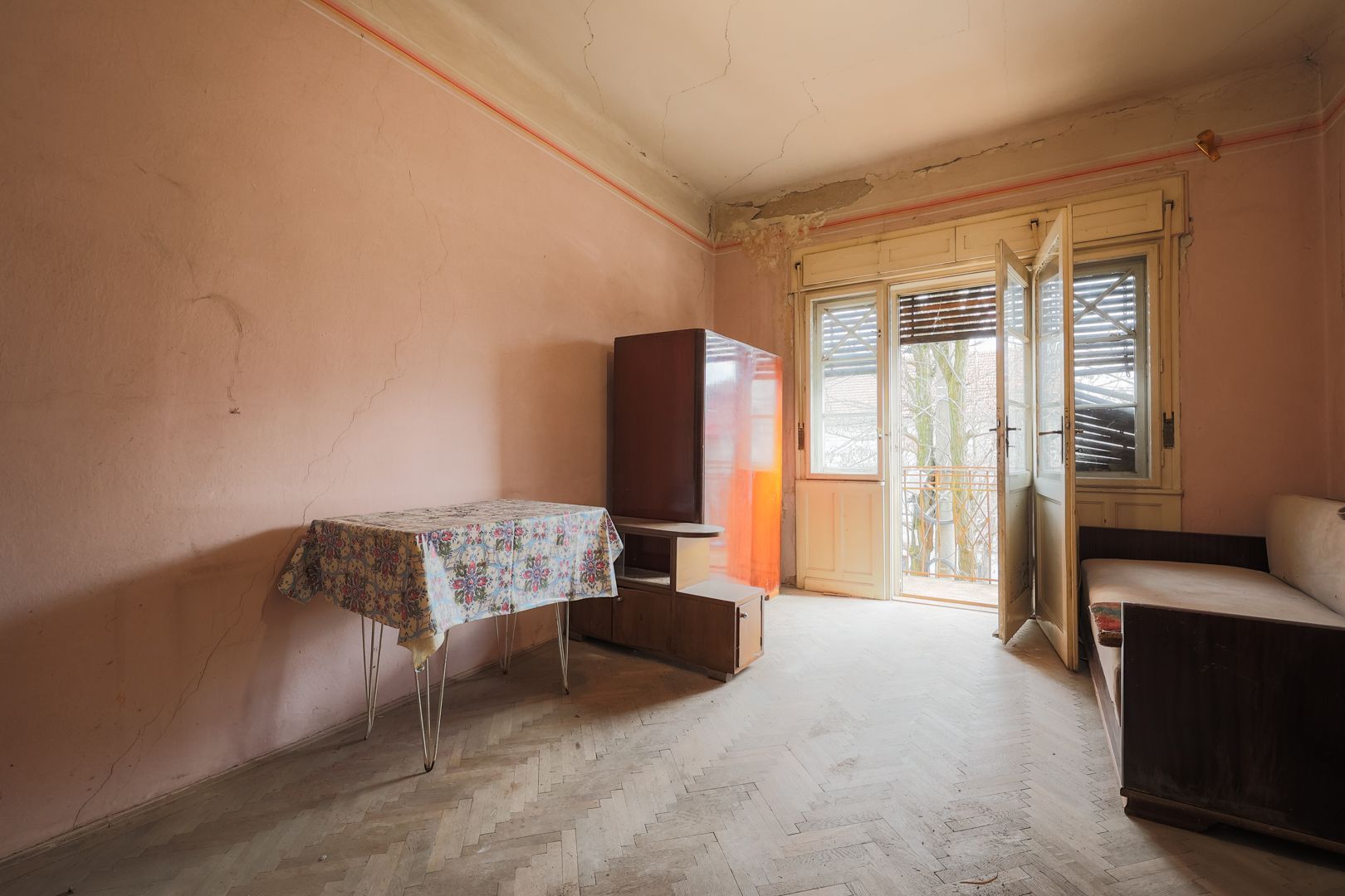 VILĂ INTERBELICĂ CU TEREN GENEROS ȘI SPAȚIU COMERCIAL . VÂRFUL CU DOR - Poză 12