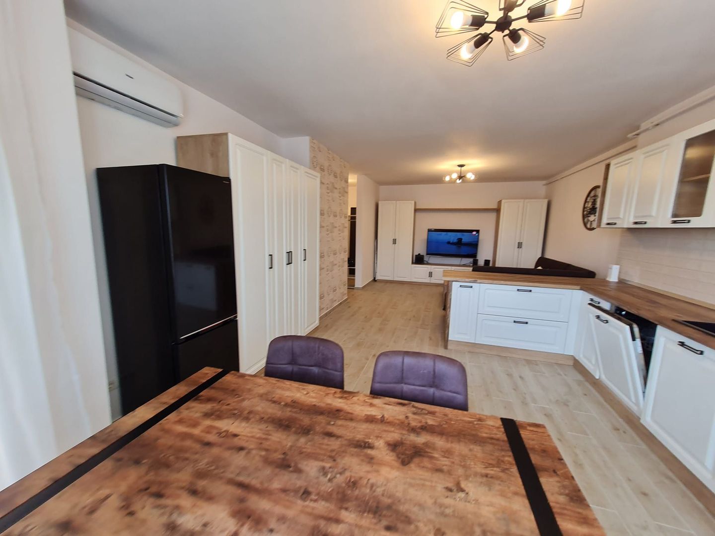 Lux la 5 minute de Iulius Town - Poză 28