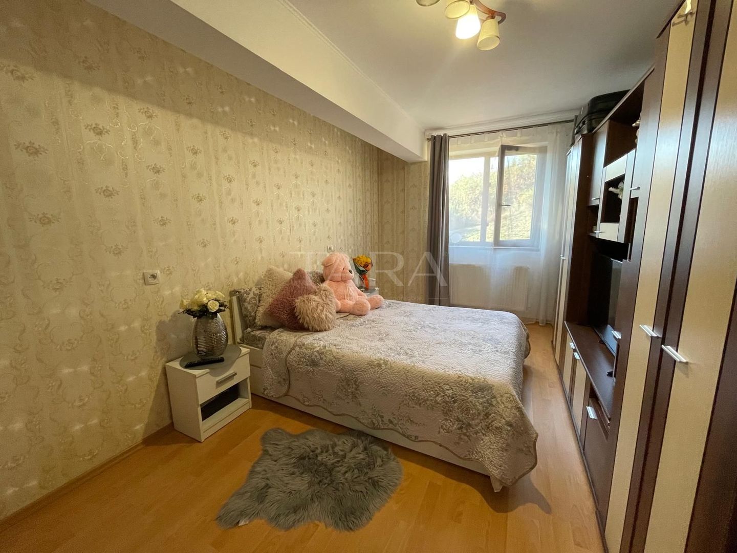 Apartament cu doua camere, zona Petrom. Confortabil si accesibil! - Poză 1