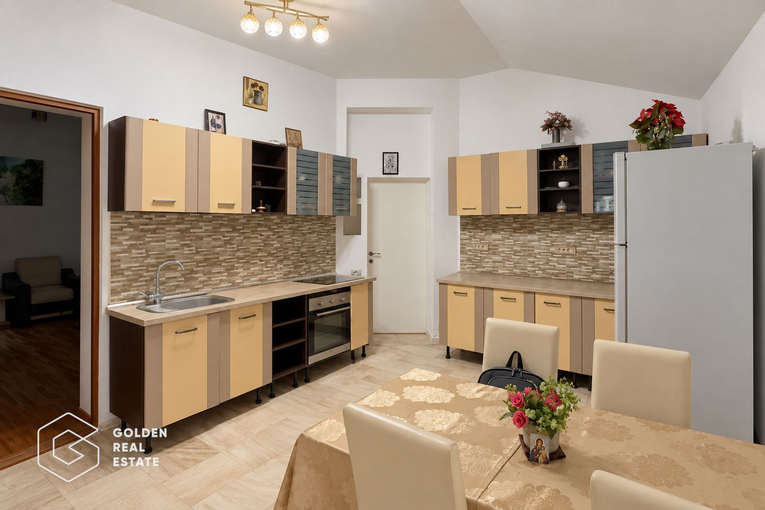 Casa individuala cu garaj si teren 556 mp, str Desseanu - Poză 11