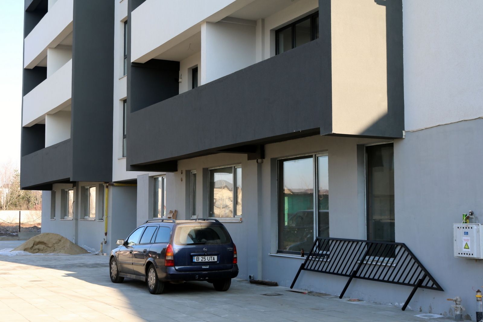 Apartament nou cu parcare - Poză 1