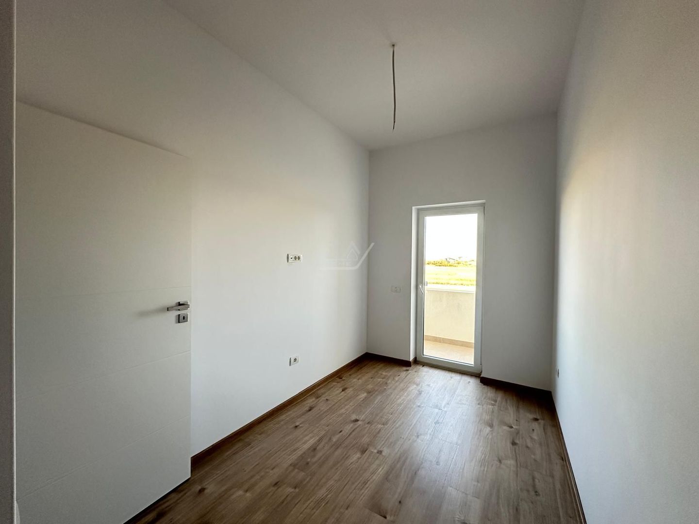 Etaj intermediar. Bloc finalizat. Loc de parcare. - Poză 6