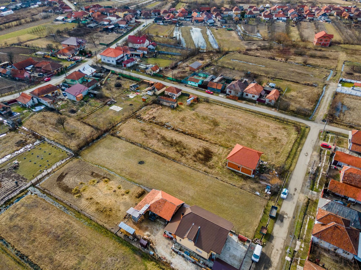 Casă la roșu cu teren Beliu - Poză 10