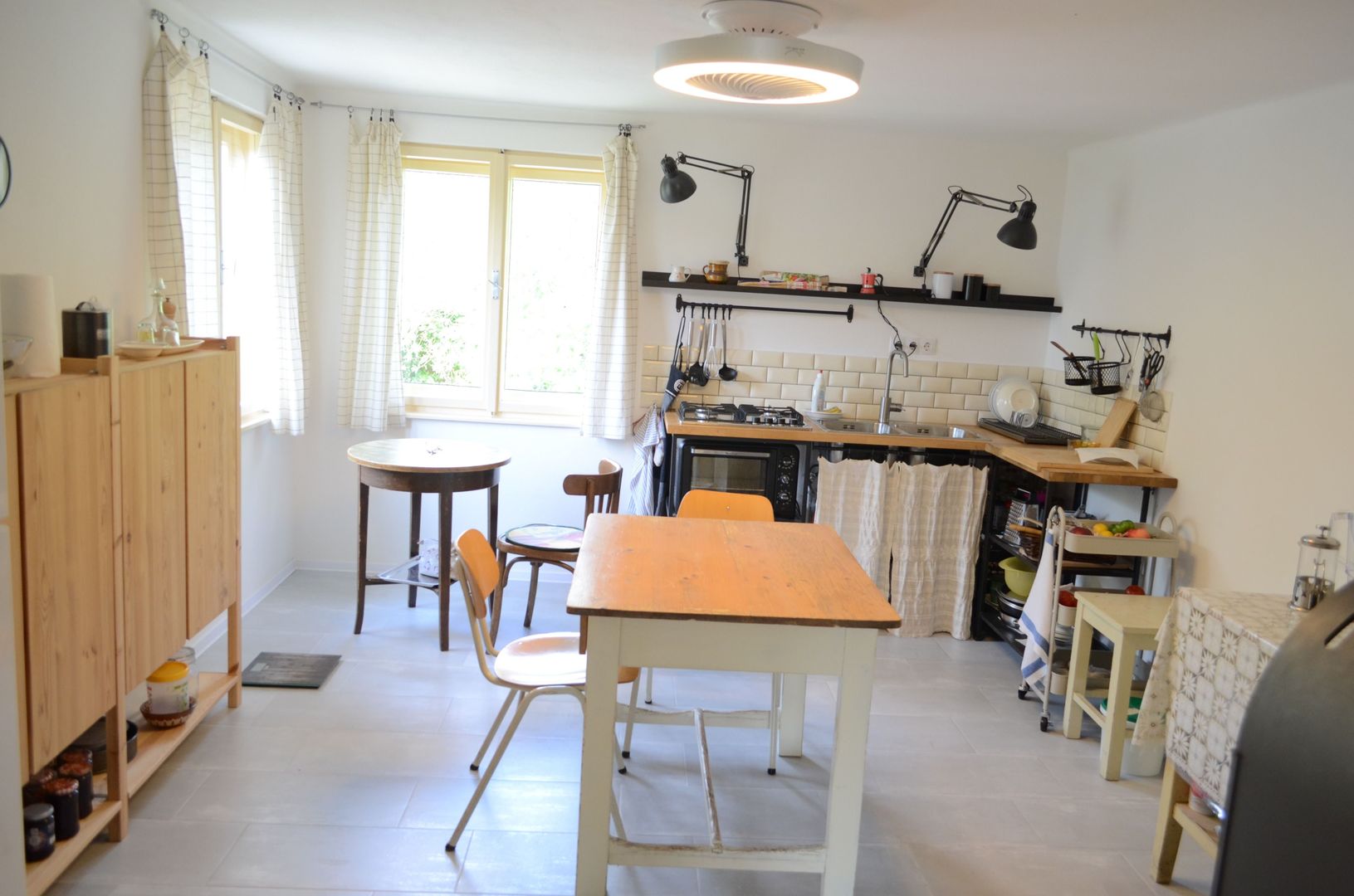 Casa renovata la tara complet mobilata si utilata - Poză 4