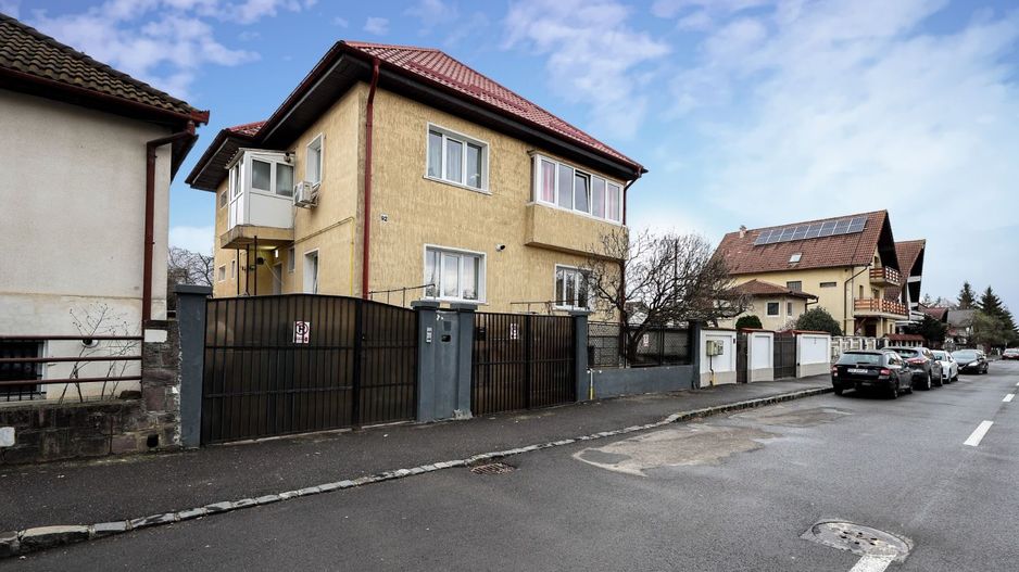 Apartament cu 3 camere la casa | Curte 130 mp | Zona Grivitei strada Vulcan - Poză 2