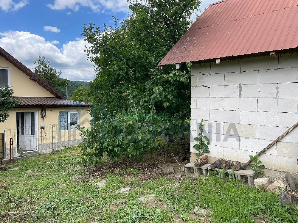 # De vanzare Casa 3 camere si teren 2000 mp com. Schitu Duca - Poză 4