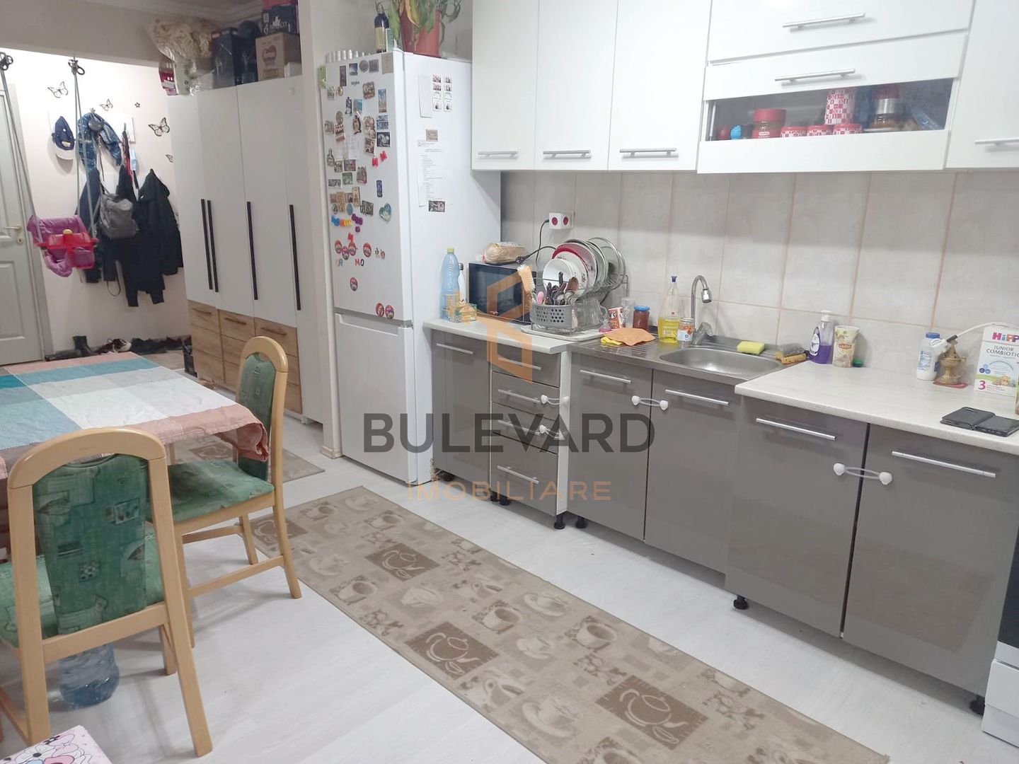 Apartament cu 3 camere, zona strazii  Florilor! - Poză 1