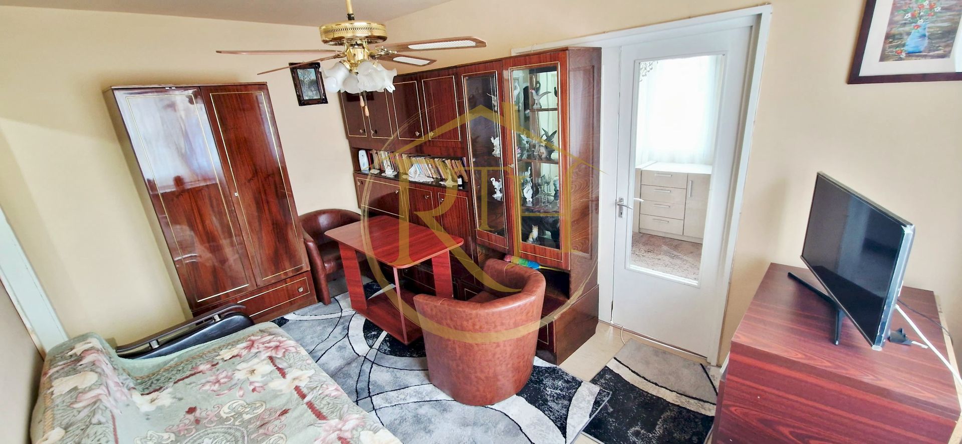 Inchiriez apartament cu 2 camere,clima centrala, zona Calea Sagului/ 300 euro. - Poză 8