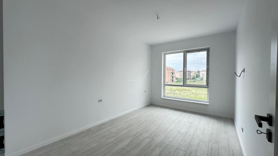 Bloc nou. Apartament cu 3 camere spations. 2 Bai. Etaj 1 - Poză 4