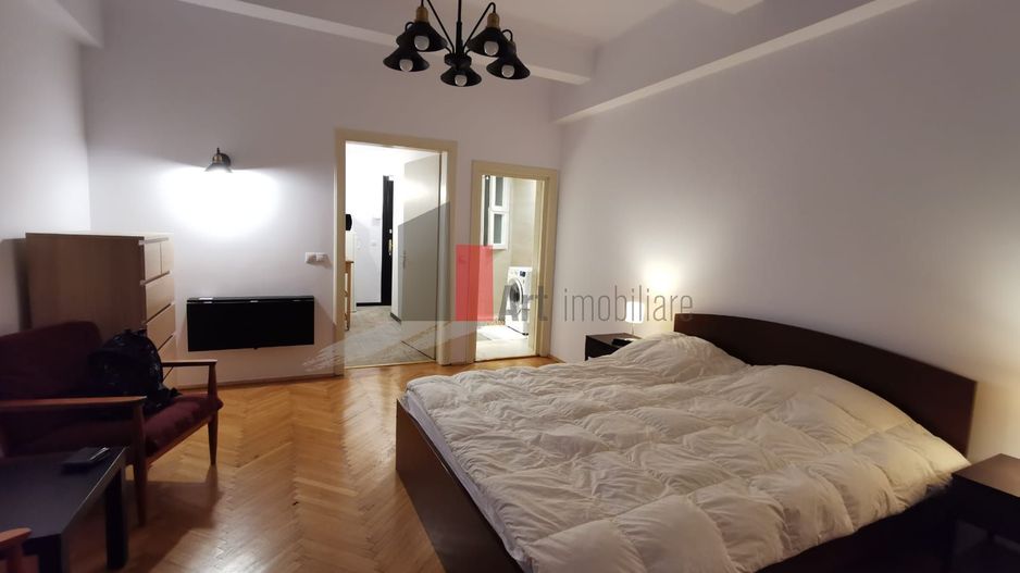 Garsoniera "VALENTA",  vedere "SPLENDIDA"  Piata Universitatii - Poză 5