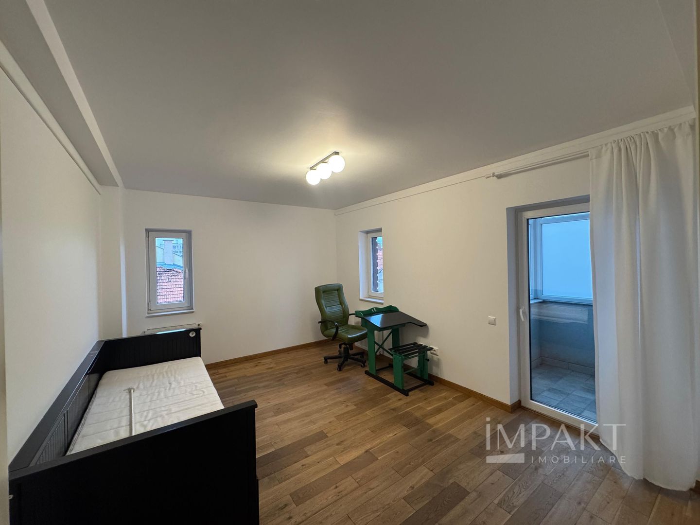 Apartament 94mp  3 camere in Piata Cipariu de inchiriat cu parcare - Poză 8