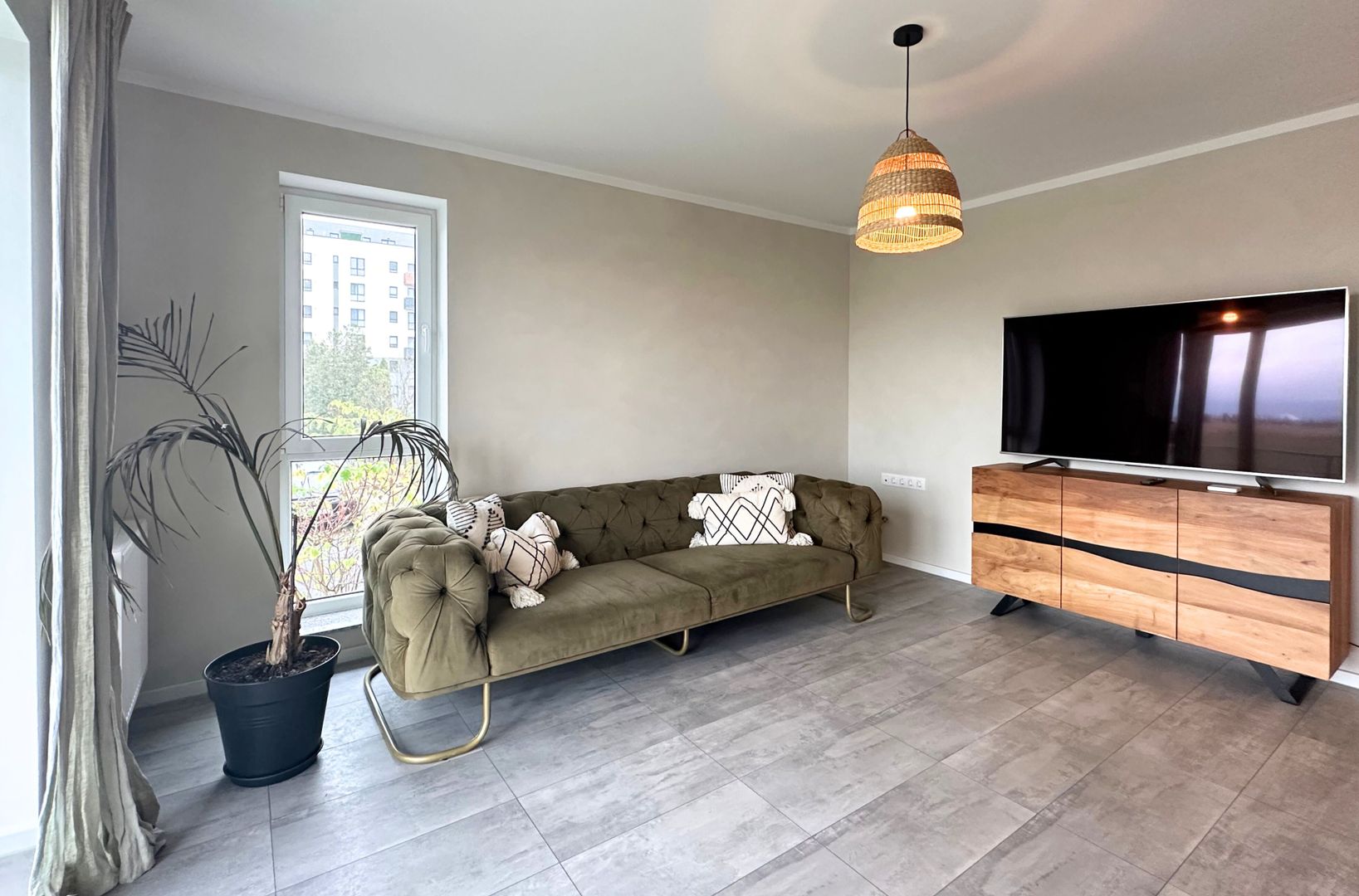 Apartament 2,5 camere chic cu grădină balcon vitrat și mobilier premium - Poză 8