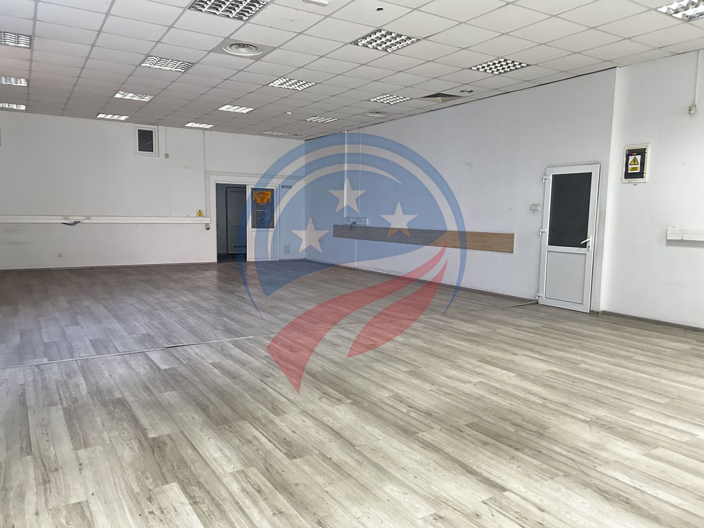 Clădire comercială P+2E, 900 mp - Poză 1
