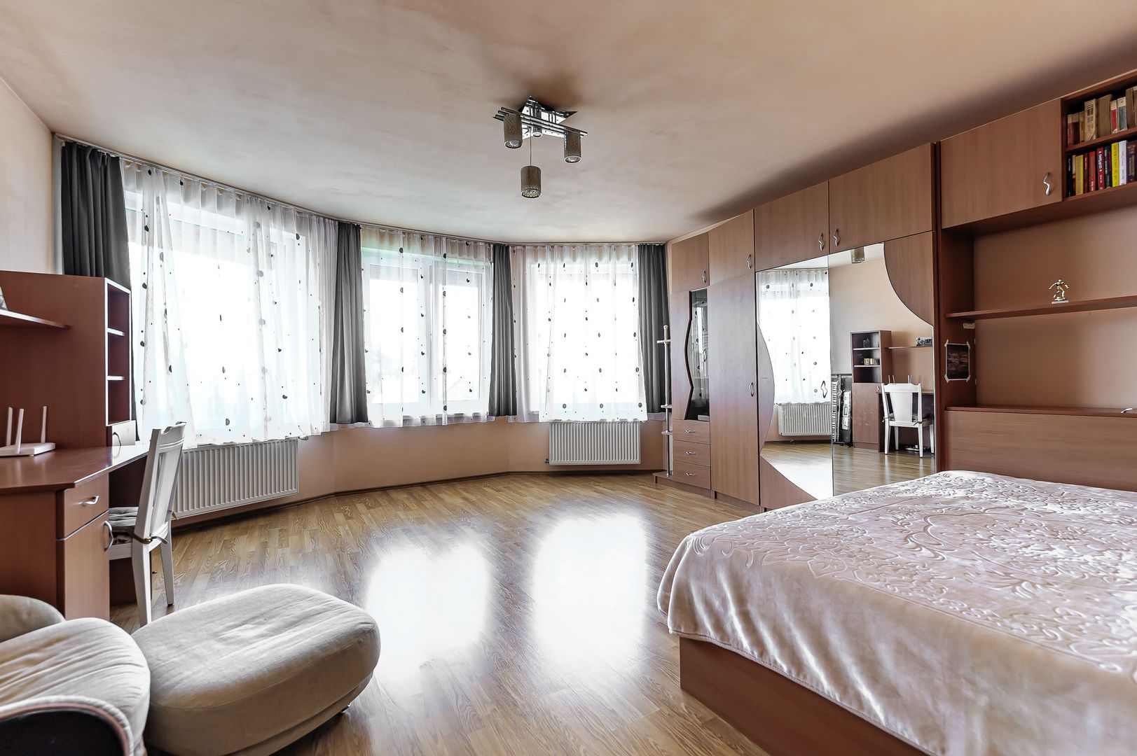 Vilă superbă 6 camere - Bujac - Poză 5