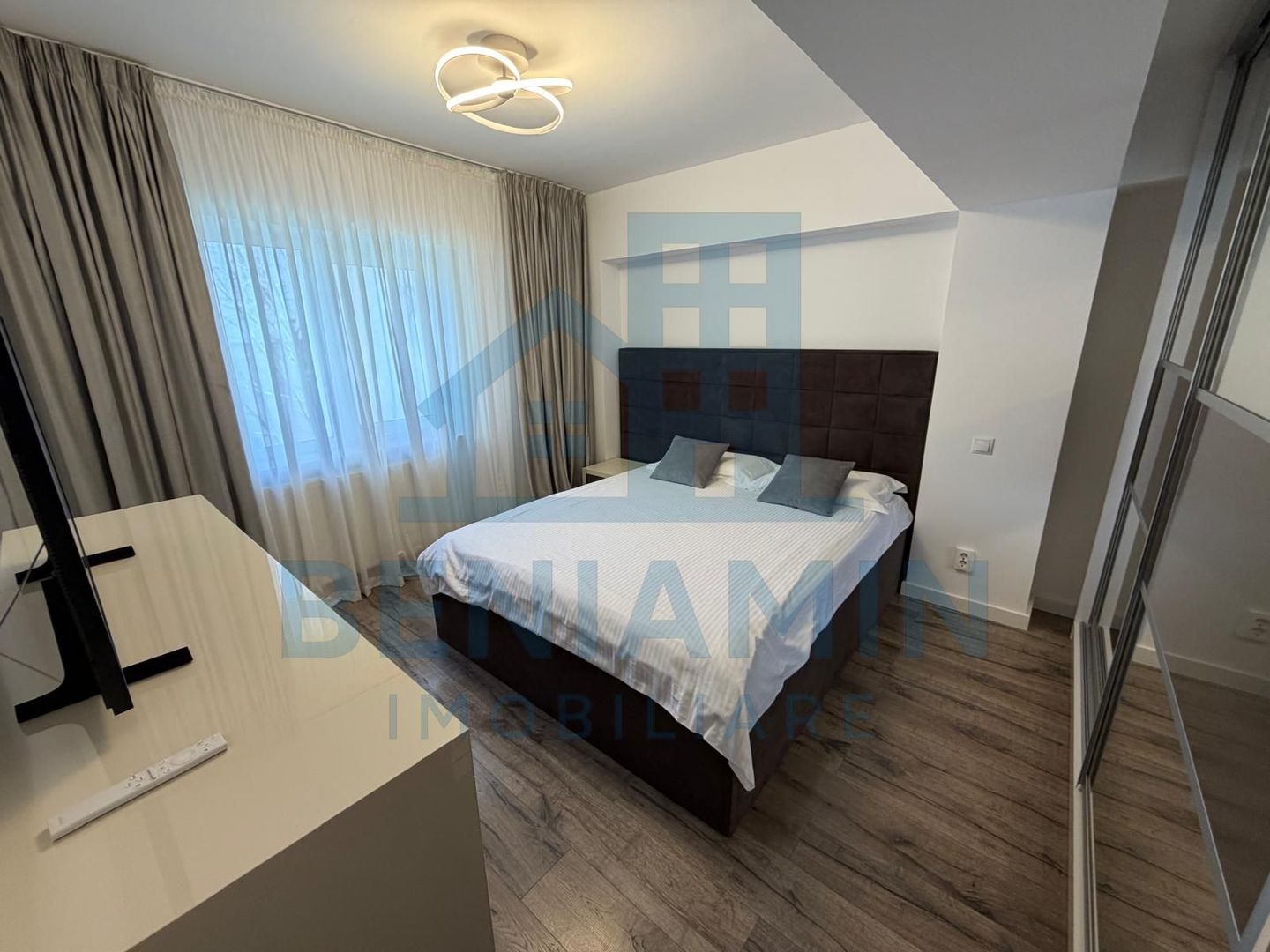 3 Decomandate-Etaj 2-Centrala termica-83mp-Mobilat-Utilat-Liber - Poză 4