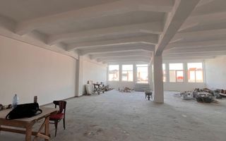 Spațiu comercial de închiriat în Cisnădie – renovat, cu vitrine la str - Poză 1