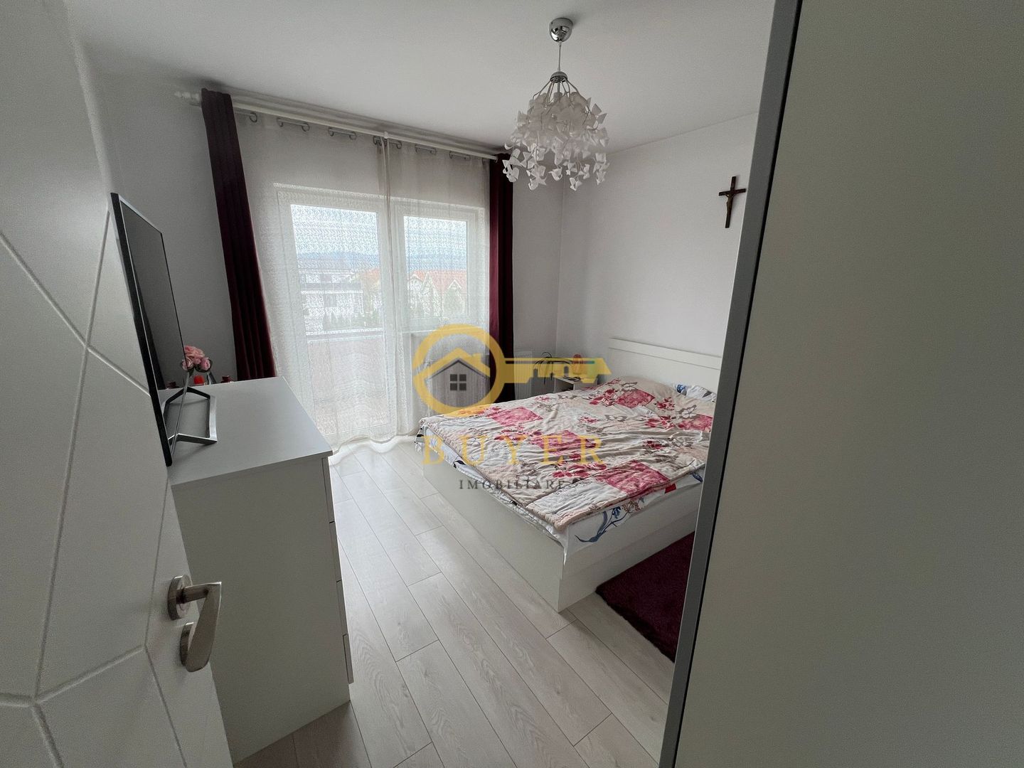 Apartament cu 3 cam mobilat si utilat- Etaj 2, balcon- zona Brana - Poză 2