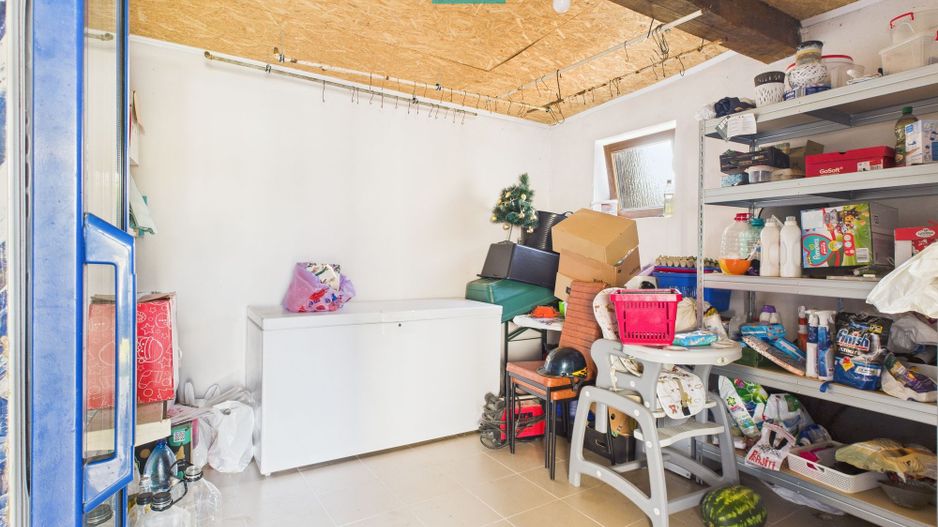 Casă cu 2 camere nou renovată cu anexă în Nădab - Poză 12