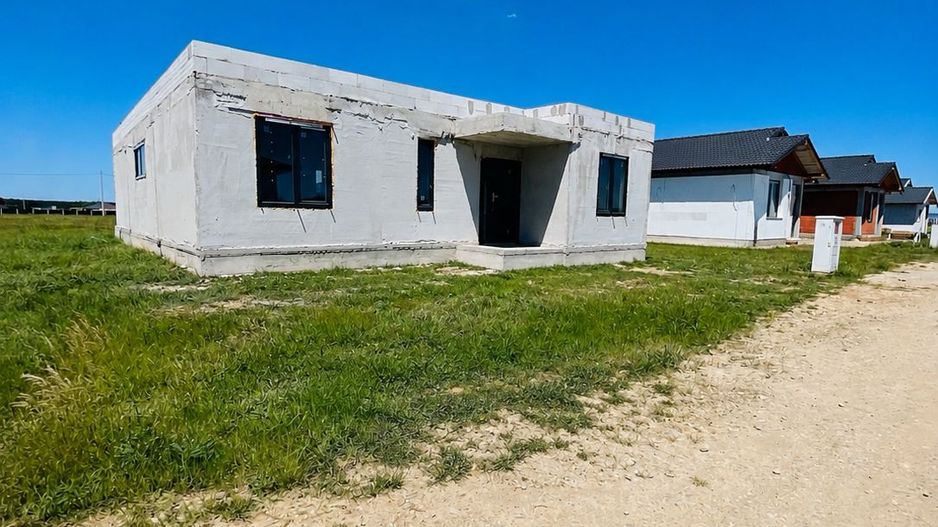 Casă parter semifinisatǎ Cihei– 500 mp teren - Poză 1
