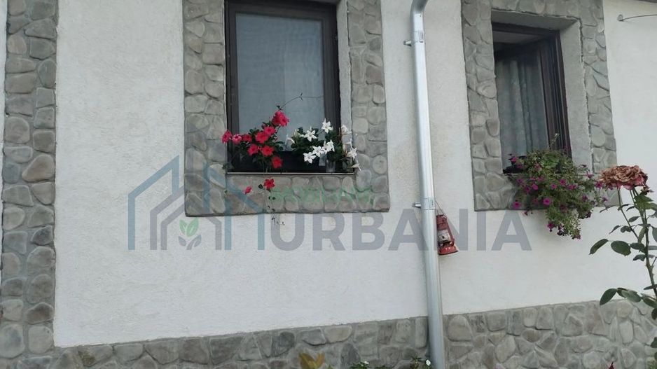 Casă renovată de vânzare în Comarna, Iași - Poză 4