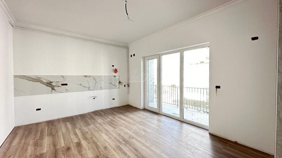 Etaj 2. Loc de parcare. Asfalt. - Poză 1