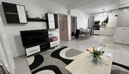 Apartament de inchiriat cu 3 camere, parcare, zona Terra!