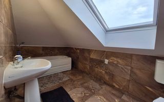 Apartament cu 4 camere tip mansardă,  Floresti. - Poză 7