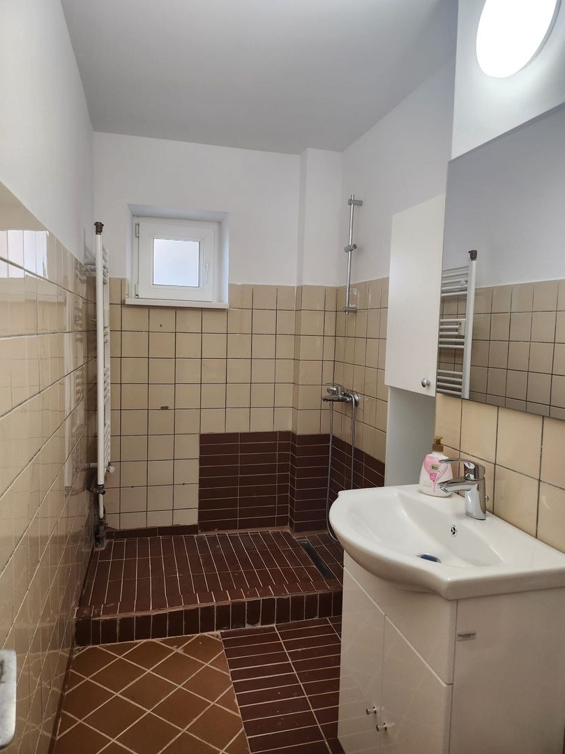 De Inchiriat Garsoniera Bd. Decebal  cu TERASA langa Rond Alba Iulia - Poză 6