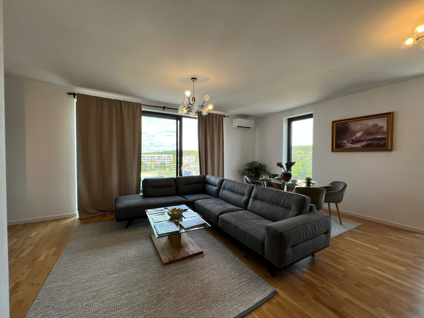 Apartament Elegant cu Vederi Panoramice în Zona Liniștită Băneasa - Poză 5