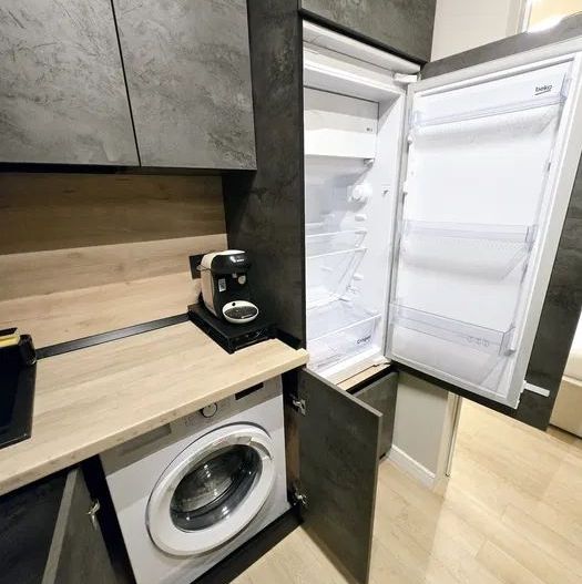 Studio Ultramodern cu Jacuzzi, Mobilat și Utilat Complet - Poză 8