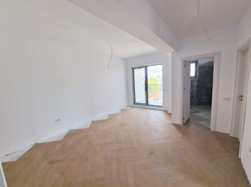 Apartament 2 camere Otopeni – bloc nou, central, terasă și parcare - Poză 2