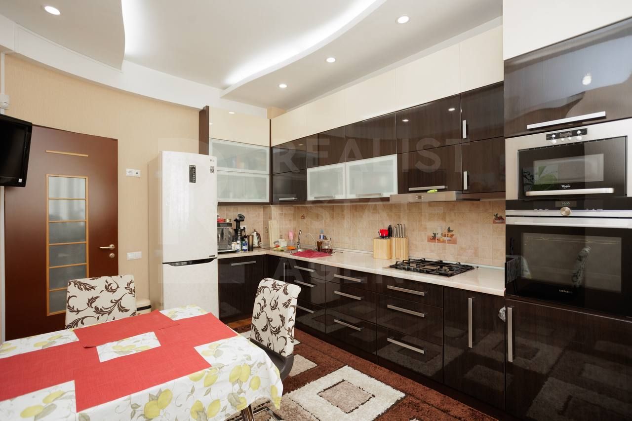 Vânzare, apartament 2 camere, living, bulevardul Traian, Botanica. - Poză 2