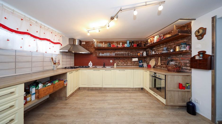 Casă deosebită de vânzare în centrul Brașovului - Poză 28