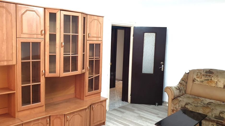 Apartament 4 camere de inchiriat Tractorul (Goga) - Poză 2