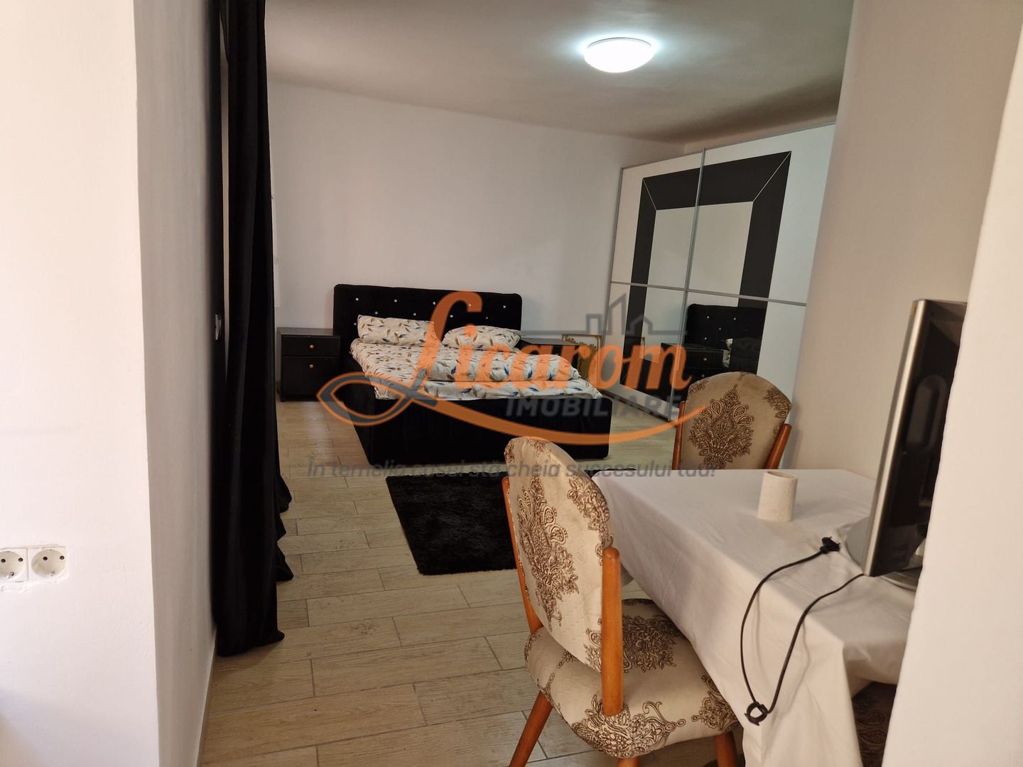 Garsoniera in casa str Iuliu Maniu curte comuna. - Poză 8