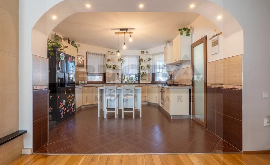 Casa individuala cu teren 750mp, garaj, beci, terasa - Dezmir - Poză 3