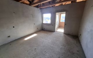 ila cu 6 camere + casă locuibilă pe teren intravilan de 1700 mp, cu vi - Poză 6