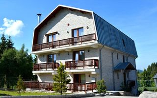 Domeniu turistic, zona pitoreasca, priveliste, aer curat, Fundata, Brasov - Poză 12