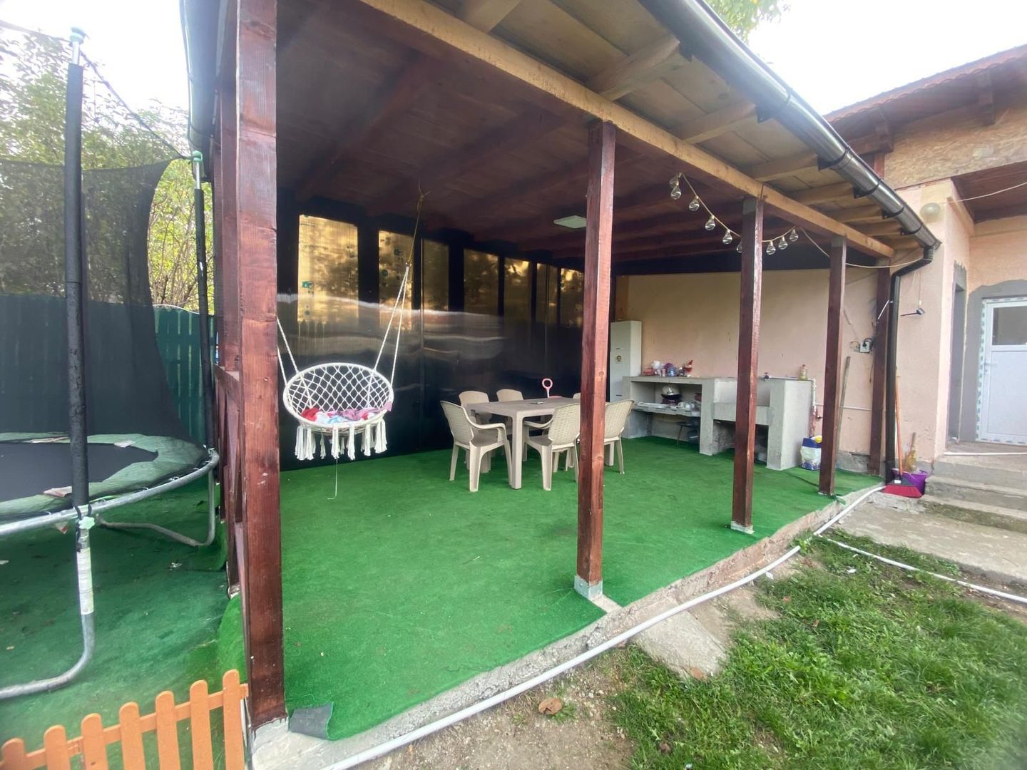 Casă de vânzare în Răzvad, la o distanta mica fata de oras! - Poză 8