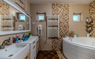 Casa superba cu iesire la parcul Sub Arini 608 mp teren - Poză 17