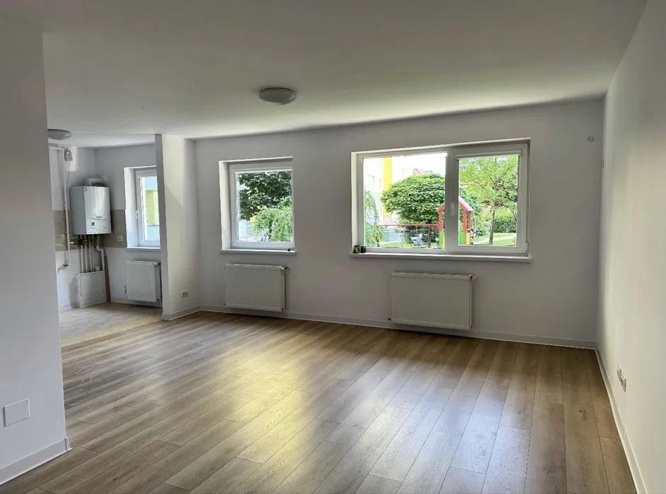 Garsoniera aproape de Mall Coresi, 38mp, loc parcare, 97900Euro - Poză 1