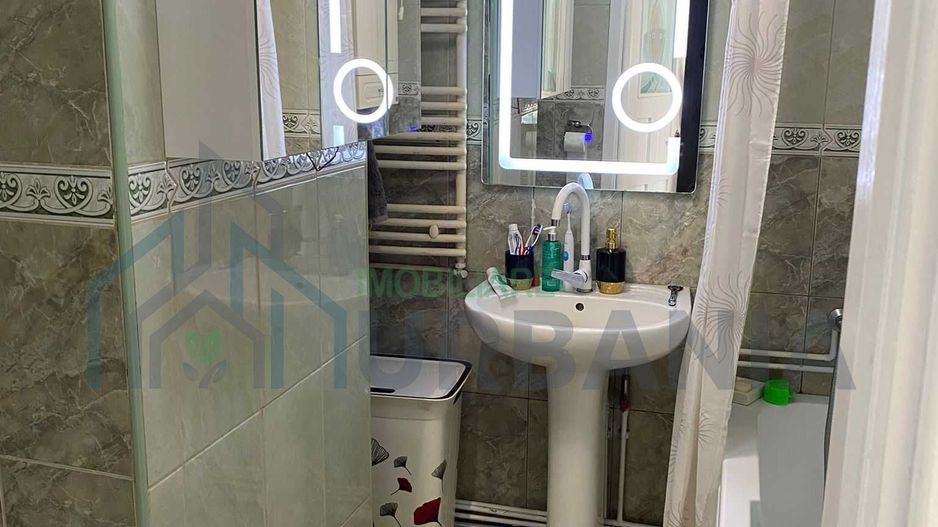 P.F vand apartament cu 4 camere in Nicolina - Poză 7