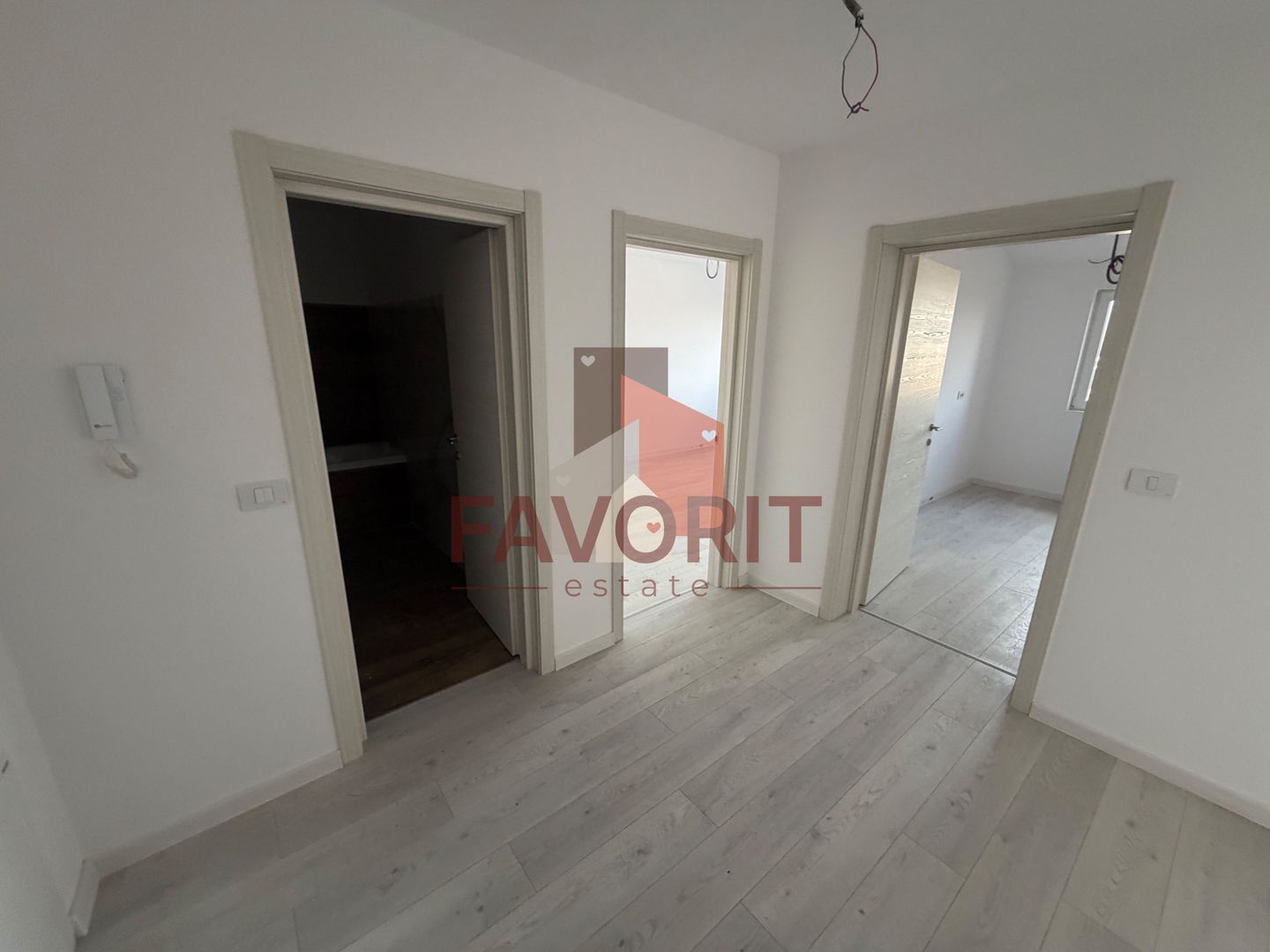 Decomandat. Disponibil imediat. Strada asfaltata - Poză 5