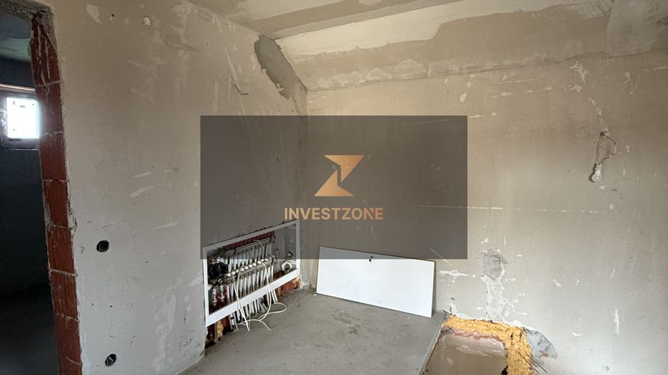 Casă spațioasă cu teren 806 mp - Poză 12