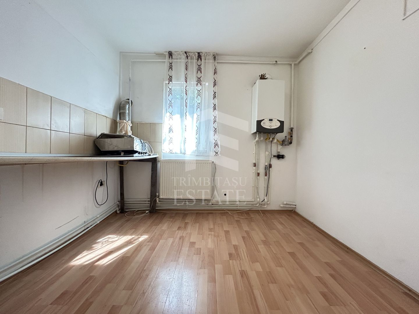 Apartament cu 2 camere de vânzare la mansardă în zona Poarta 6 - Poză 2