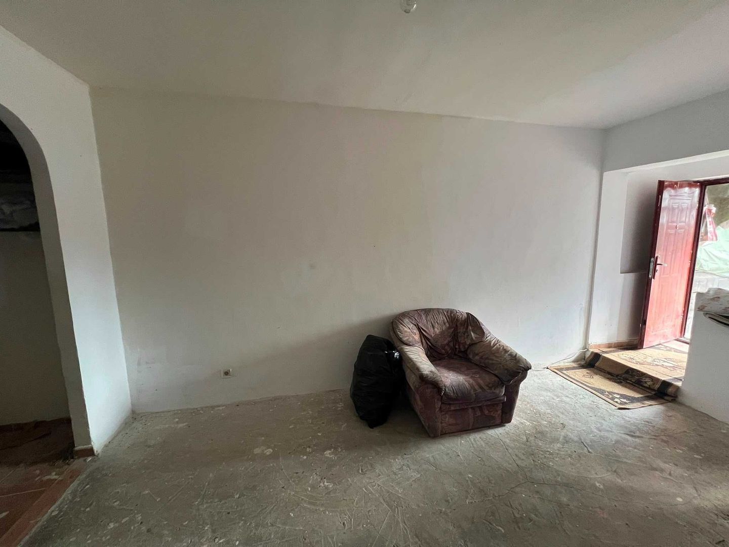 BRASADAS vinde garsoniera pe Ostrovului 25mp la parter. - Poză 4