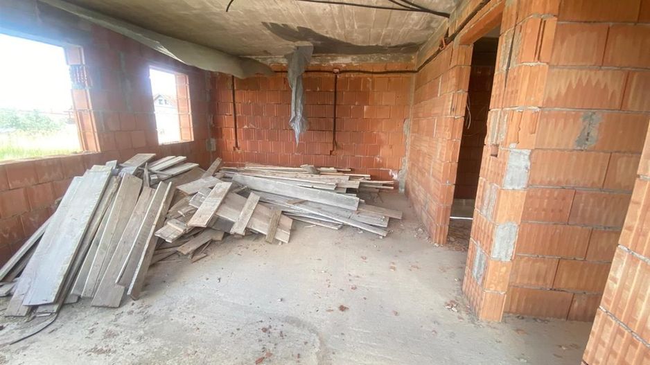 Sacalaz casa la rosu - Poză 2