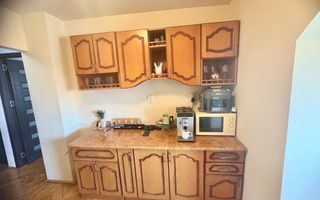 Apartament cu trei camere de vânzare, renovat complet, central - Poză 7